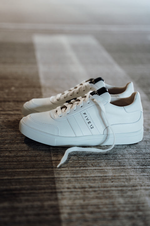 TripleWhite_Sneaker_Seitenansicht