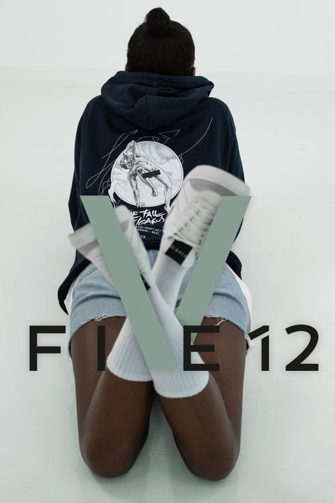 Five12 Story, Gründergeschichte, Ikarus Design, Hoodie schwarz, five12 logo, schuhe, sneaker, ethical fashion, weiße socken